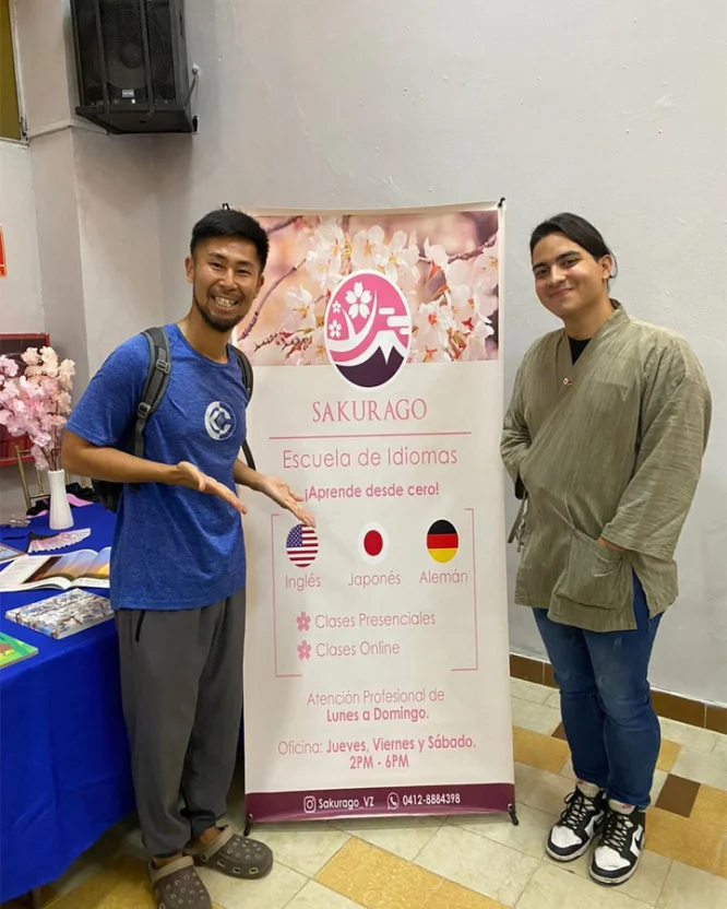 Estudiantes en clase, ambiente multicultural